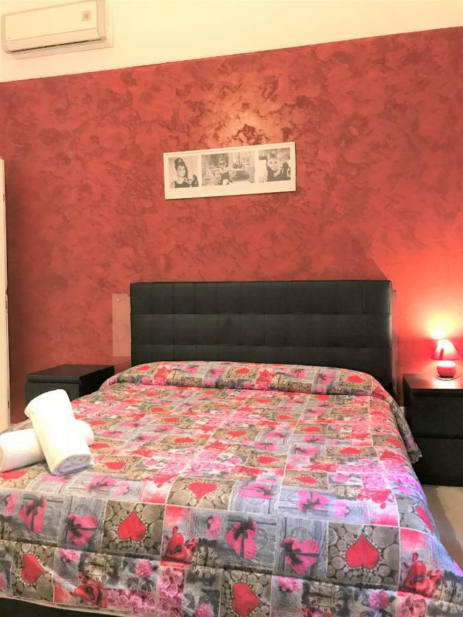 Guesthouse Paradisio โรม ภายนอก รูปภาพ